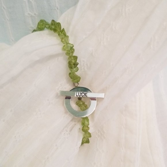 Sterling Silver Green Peridot Luck Toggle Bracelet RED ENVELOPE New in Box - Picture 3 of 3